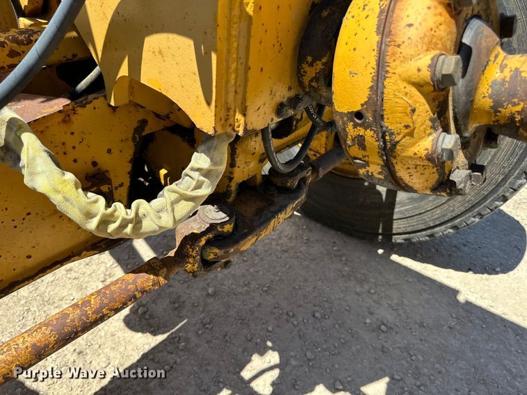 image for item DP8403 1995 John Deere 772BH rigid frame motor grader