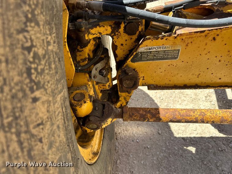 image for item DP8403 1995 John Deere 772BH rigid frame motor grader