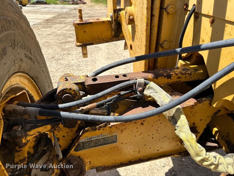 image for item DP8403 1995 John Deere 772BH rigid frame motor grader