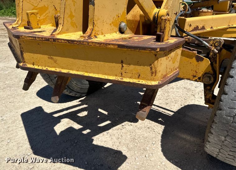 image for item DP8403 1995 John Deere 772BH rigid frame motor grader