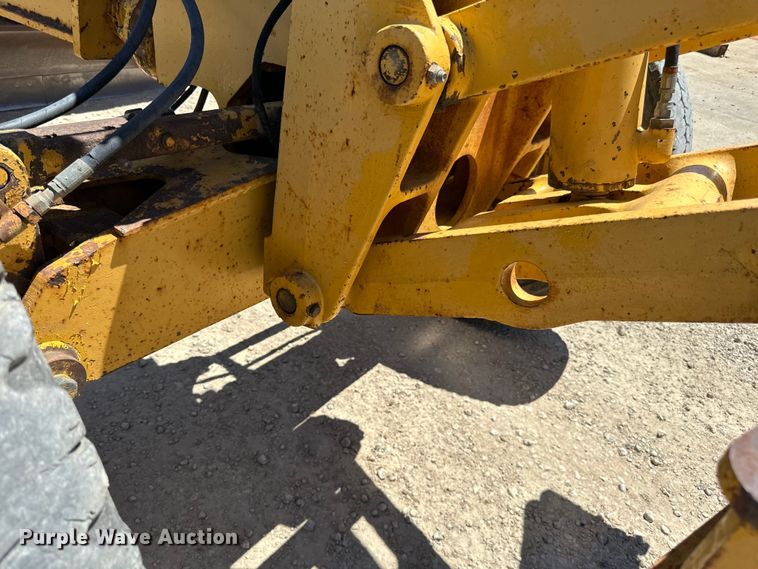 image for item DP8403 1995 John Deere 772BH rigid frame motor grader