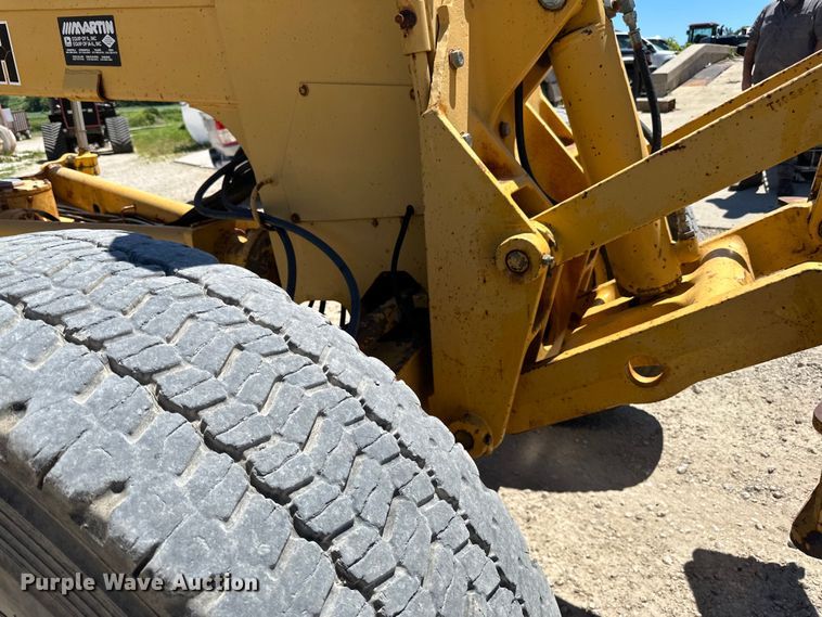 image for item DP8403 1995 John Deere 772BH rigid frame motor grader