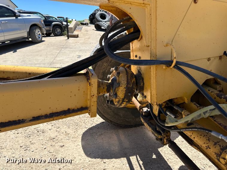 image for item DP8403 1995 John Deere 772BH rigid frame motor grader