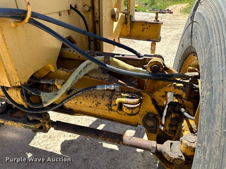 image for item DP8403 1995 John Deere 772BH rigid frame motor grader