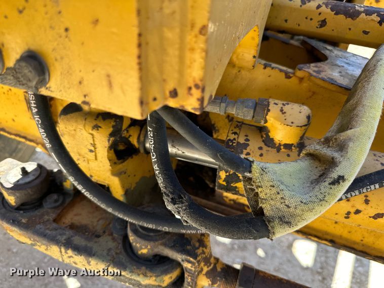 image for item DP8403 1995 John Deere 772BH rigid frame motor grader