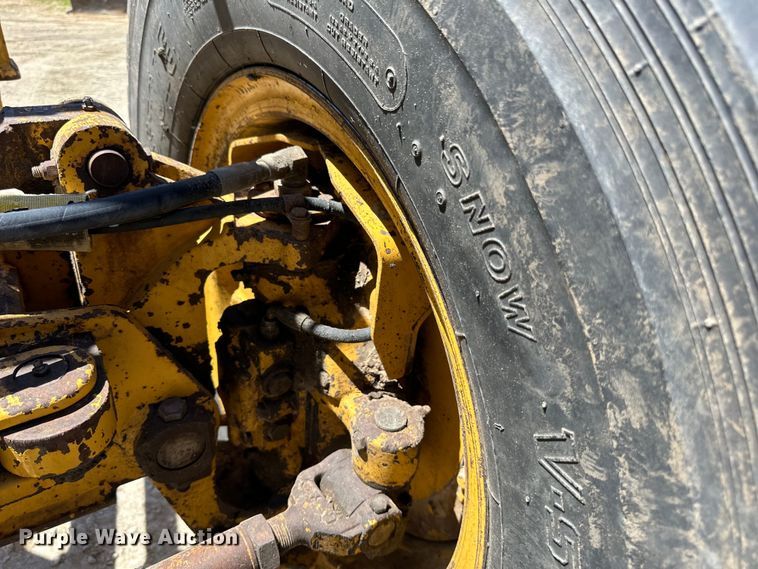 image for item DP8403 1995 John Deere 772BH rigid frame motor grader