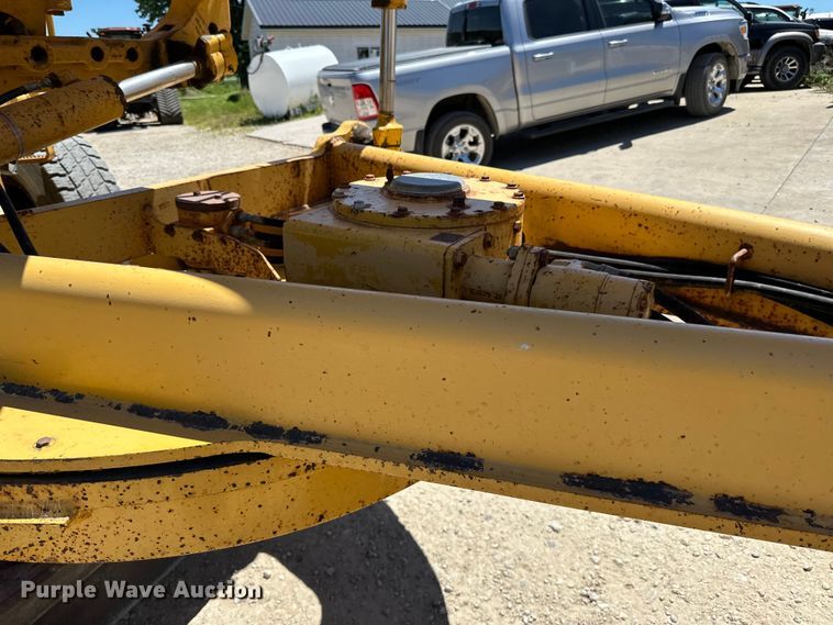 image for item DP8403 1995 John Deere 772BH rigid frame motor grader