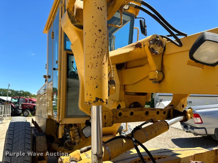 image for item DP8403 1995 John Deere 772BH rigid frame motor grader