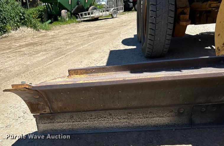 image for item DP8403 1995 John Deere 772BH rigid frame motor grader