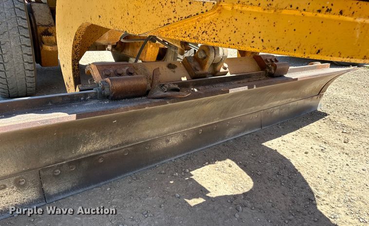 image for item DP8403 1995 John Deere 772BH rigid frame motor grader