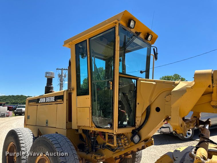 image for item DP8403 1995 John Deere 772BH rigid frame motor grader
