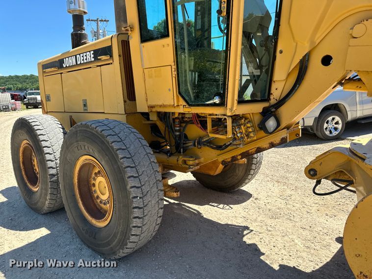 image for item DP8403 1995 John Deere 772BH rigid frame motor grader