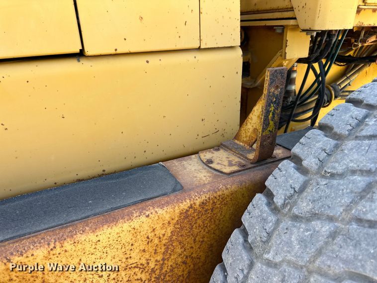 image for item DP8403 1995 John Deere 772BH rigid frame motor grader