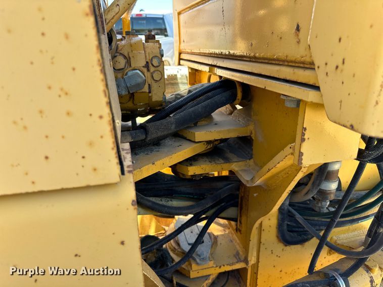 image for item DP8403 1995 John Deere 772BH rigid frame motor grader