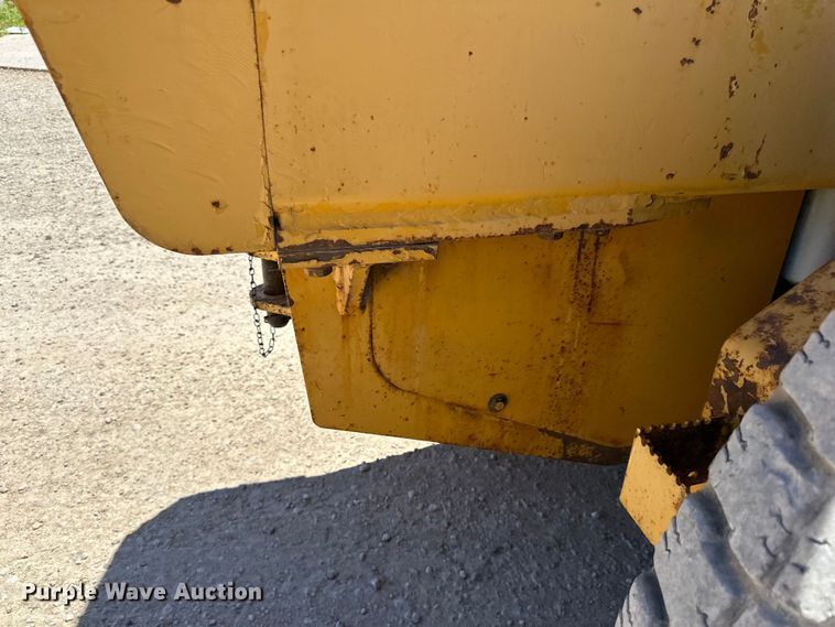 image for item DP8403 1995 John Deere 772BH rigid frame motor grader