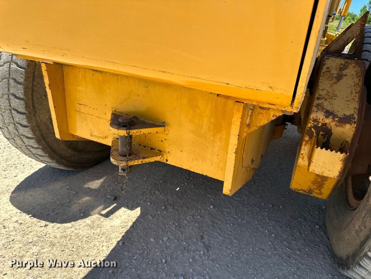 image for item DP8403 1995 John Deere 772BH rigid frame motor grader