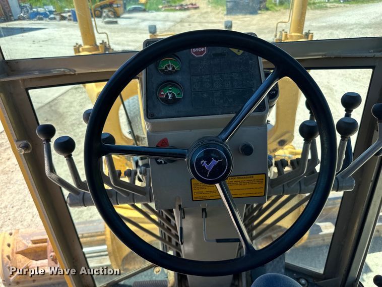 image for item DP8403 1995 John Deere 772BH rigid frame motor grader