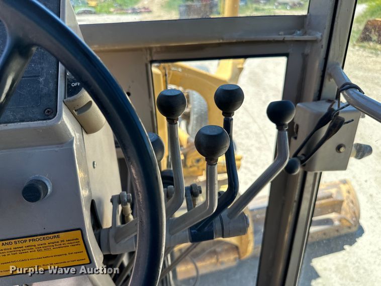 image for item DP8403 1995 John Deere 772BH rigid frame motor grader