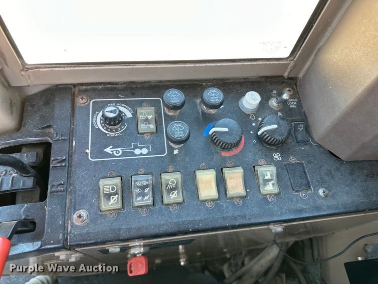 image for item DP8403 1995 John Deere 772BH rigid frame motor grader