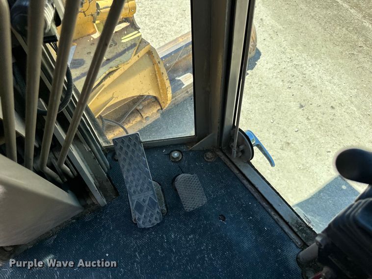 image for item DP8403 1995 John Deere 772BH rigid frame motor grader