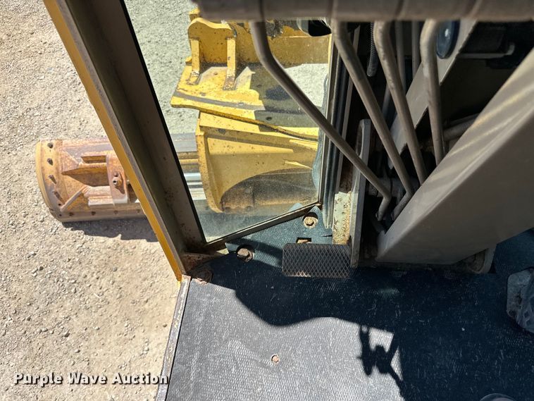 image for item DP8403 1995 John Deere 772BH rigid frame motor grader