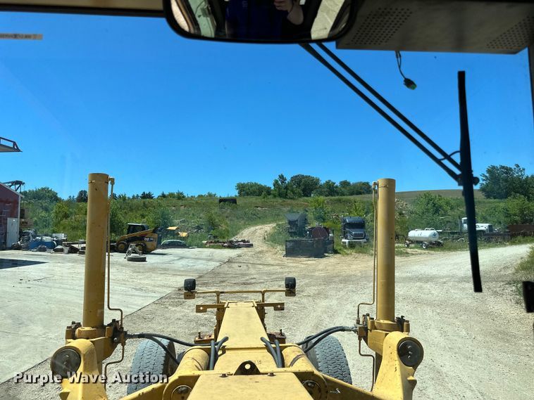 image for item DP8403 1995 John Deere 772BH rigid frame motor grader