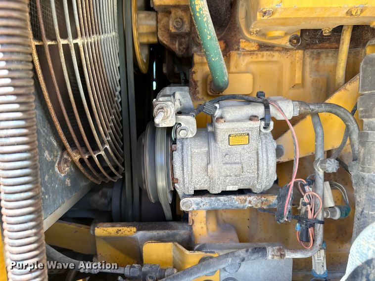 image for item DP8403 1995 John Deere 772BH rigid frame motor grader