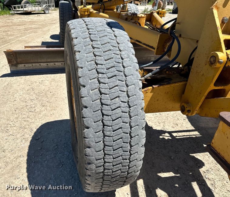 image for item DP8403 1995 John Deere 772BH rigid frame motor grader