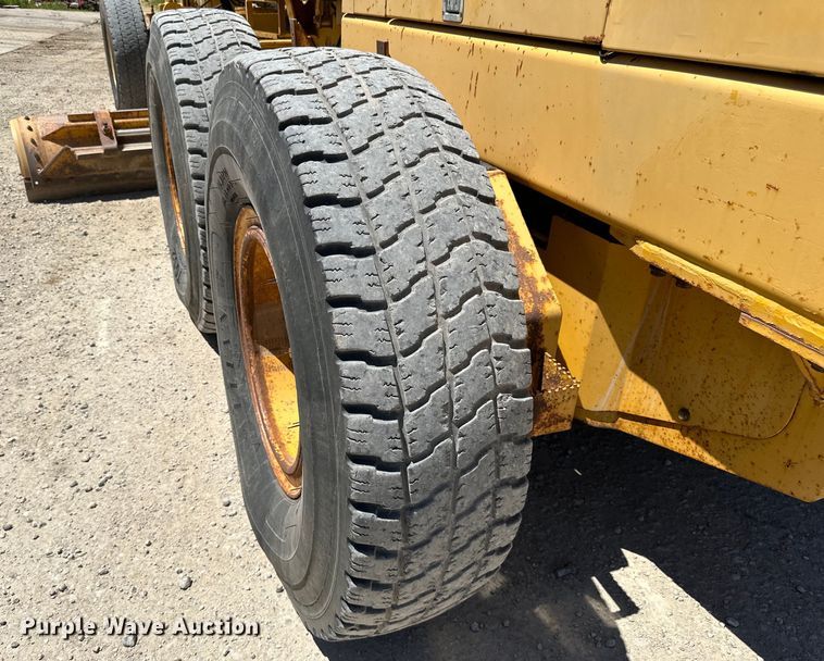 image for item DP8403 1995 John Deere 772BH rigid frame motor grader