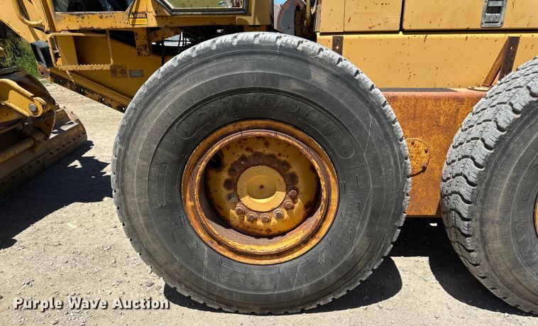 image for item DP8403 1995 John Deere 772BH rigid frame motor grader