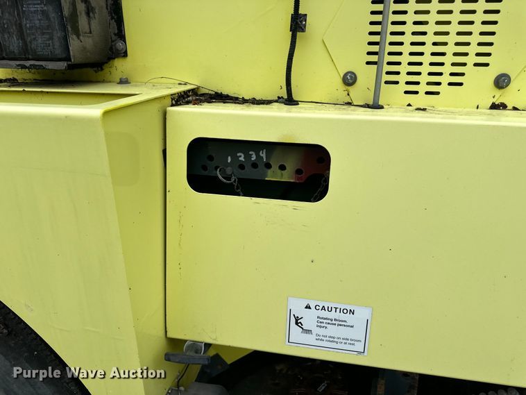 image for item DP8420 2004 Elgin Pellican Series P street sweeper