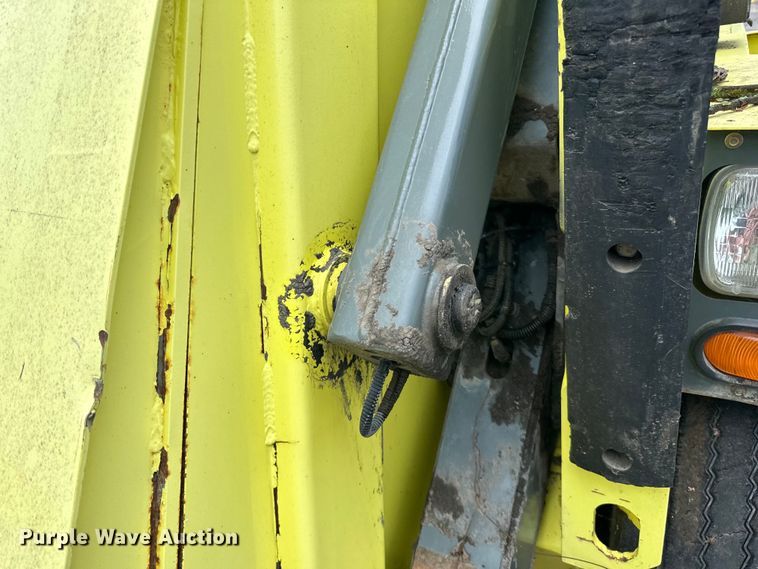 image for item DP8420 2004 Elgin Pellican Series P street sweeper