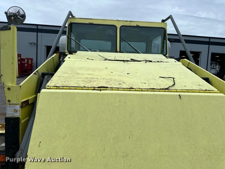 image for item DP8420 2004 Elgin Pellican Series P street sweeper