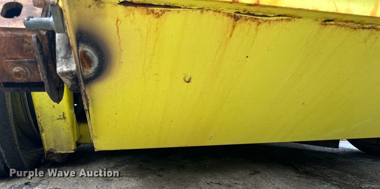 image for item DP8420 2004 Elgin Pellican Series P street sweeper