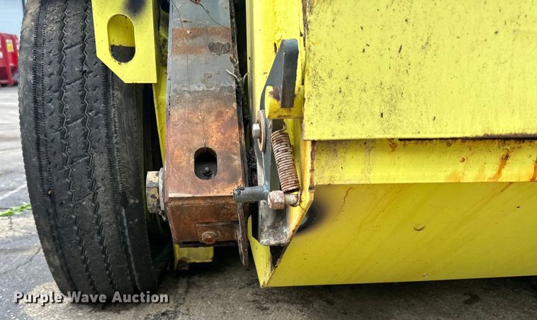 image for item DP8420 2004 Elgin Pellican Series P street sweeper