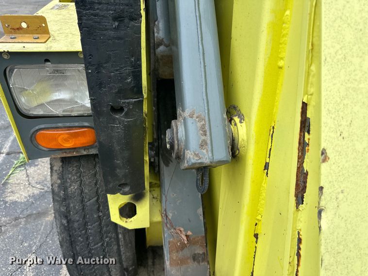 image for item DP8420 2004 Elgin Pellican Series P street sweeper