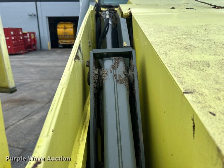 image for item DP8420 2004 Elgin Pellican Series P street sweeper