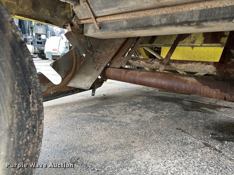 image for item DP8420 2004 Elgin Pellican Series P street sweeper