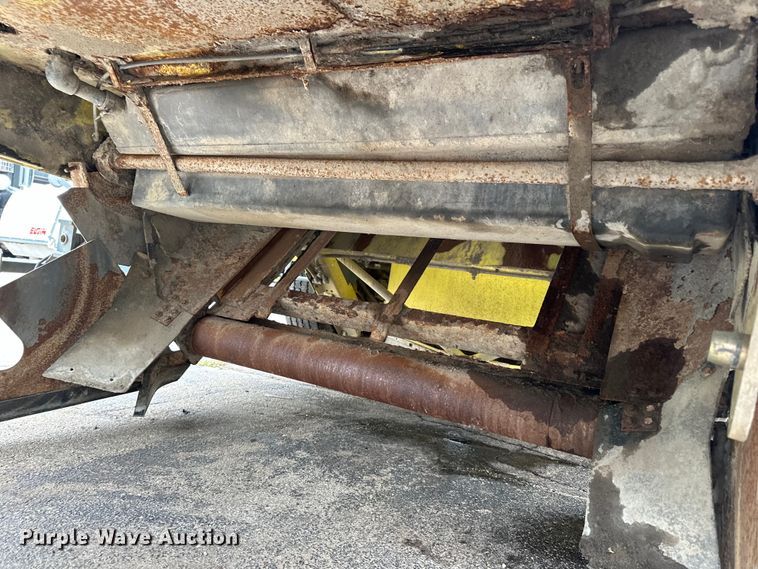 image for item DP8420 2004 Elgin Pellican Series P street sweeper