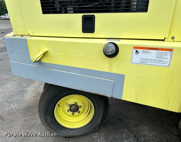 image for item DP8420 2004 Elgin Pellican Series P street sweeper