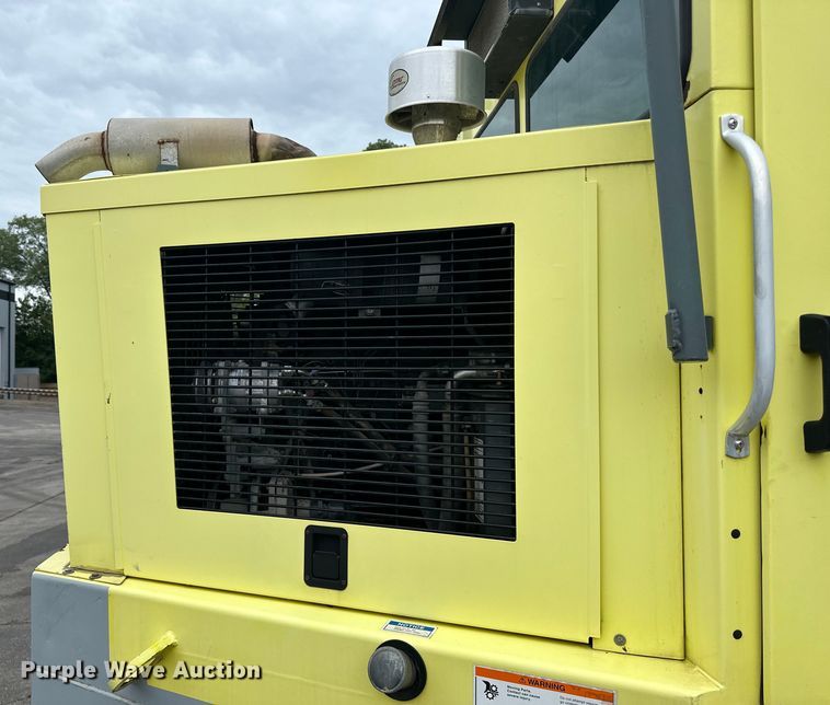 image for item DP8420 2004 Elgin Pellican Series P street sweeper