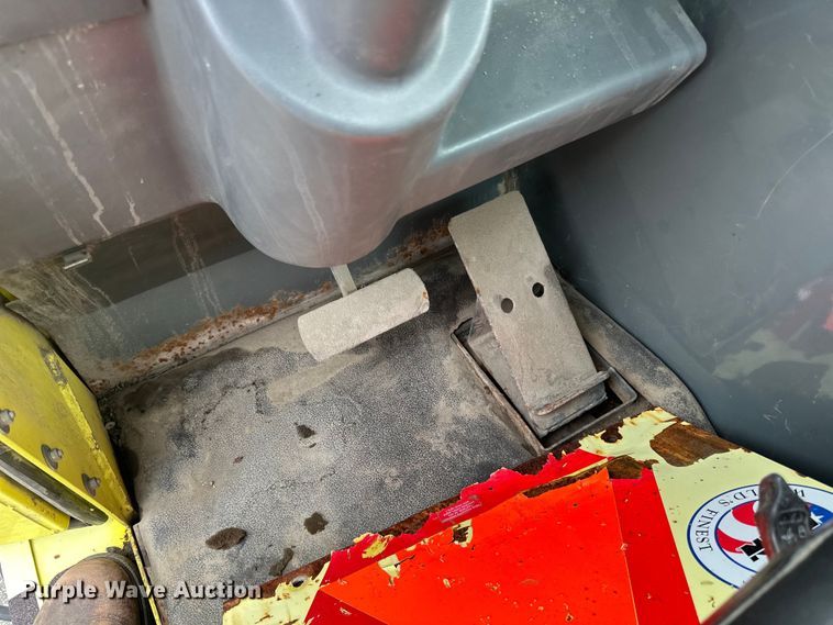 image for item DP8420 2004 Elgin Pellican Series P street sweeper