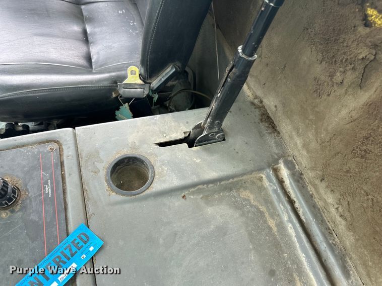 image for item DP8420 2004 Elgin Pellican Series P street sweeper