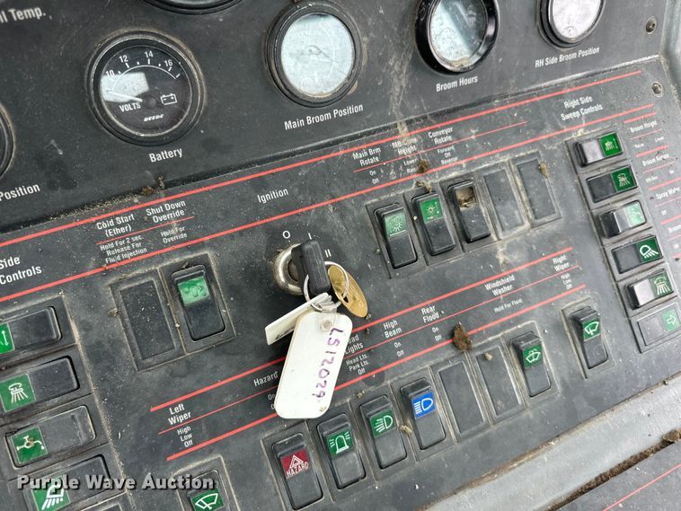 image for item DP8420 2004 Elgin Pellican Series P street sweeper