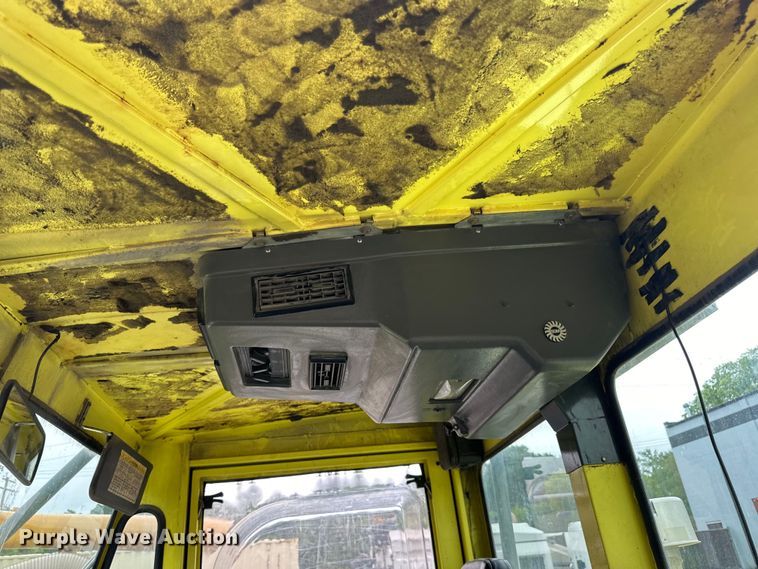 image for item DP8420 2004 Elgin Pellican Series P street sweeper