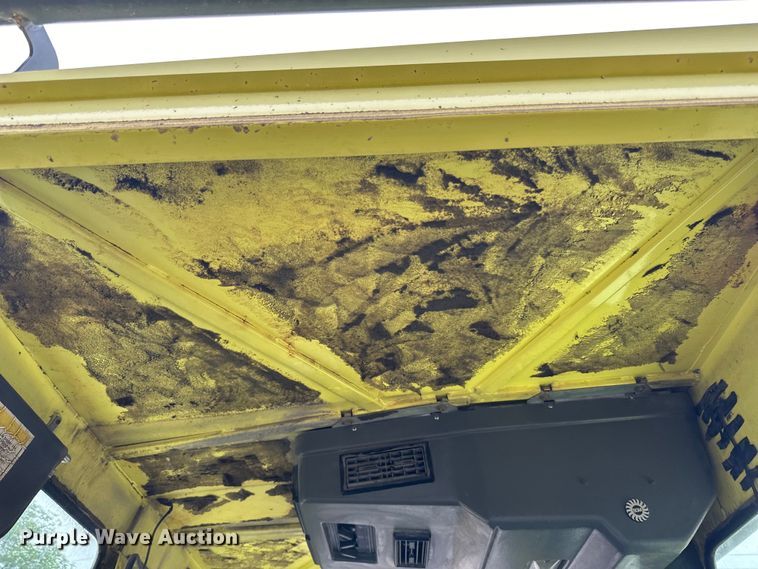 image for item DP8420 2004 Elgin Pellican Series P street sweeper