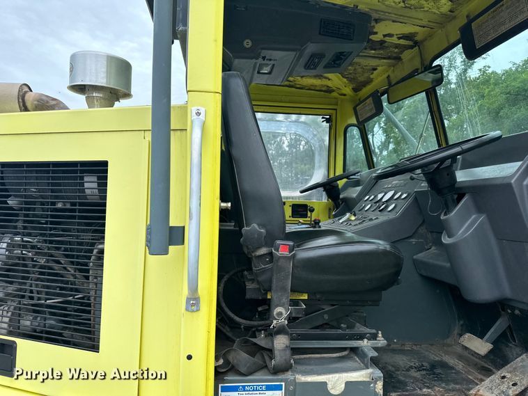 image for item DP8420 2004 Elgin Pellican Series P street sweeper