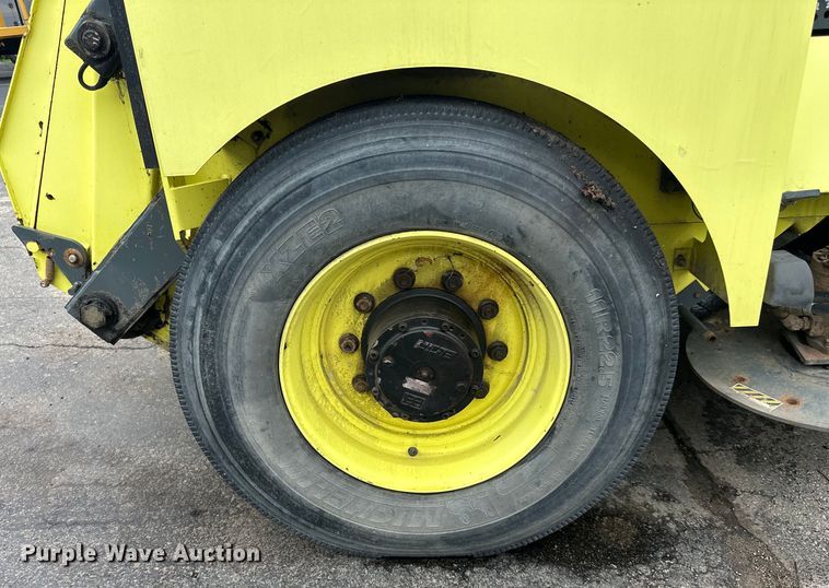 image for item DP8420 2004 Elgin Pellican Series P street sweeper