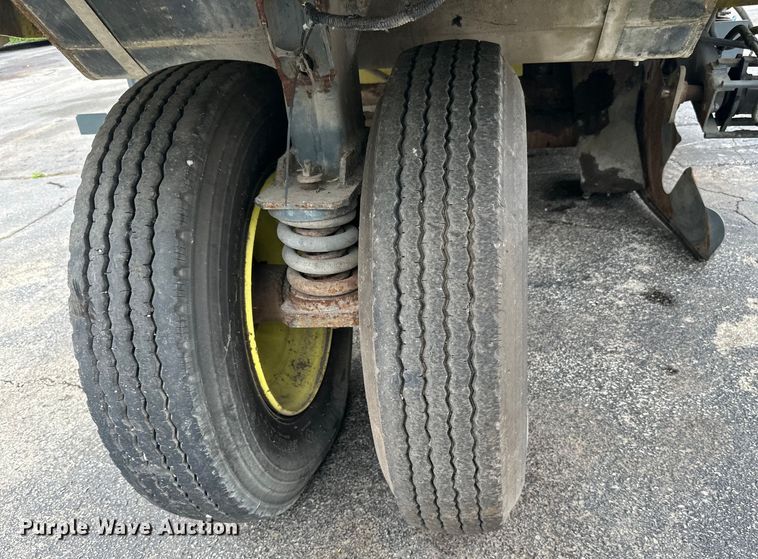 image for item DP8420 2004 Elgin Pellican Series P street sweeper