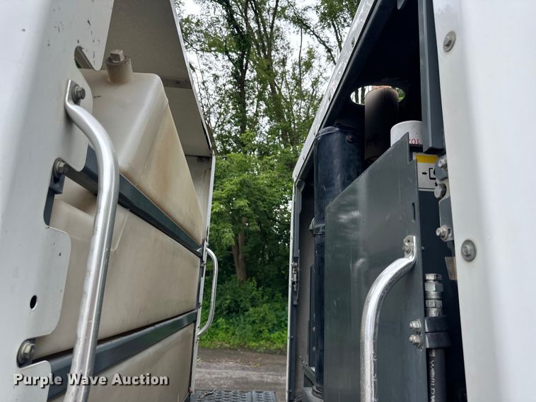 image for item DP8421 2007 Sterling  SC-8000 street sweeper truck